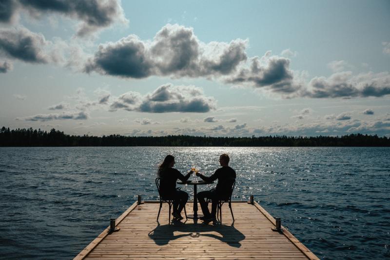 Maistelua Pihlasjärven rannalla