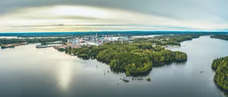 Kesäinen ilmakuva Varkauden vesistöjen päältä.