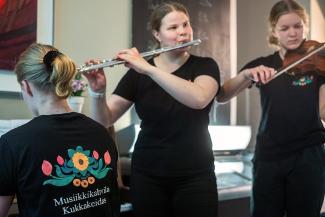 Musiikkikahvila Kukkakeidas, soittajat