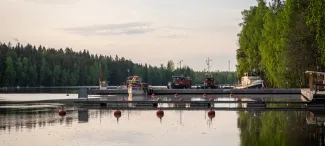 Matkailusataman laituri, jossa veneitä